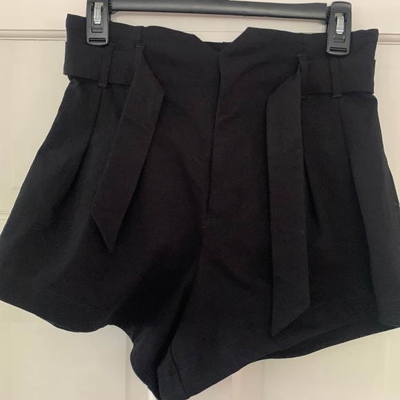 H&M stretch belted shorts - Picture 1 of 4